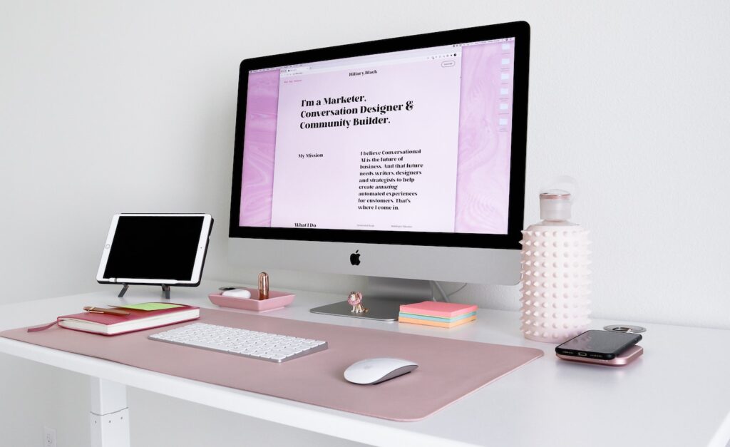 silver imac on white wooden desk