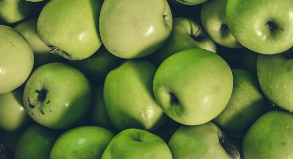 bunch of green apples